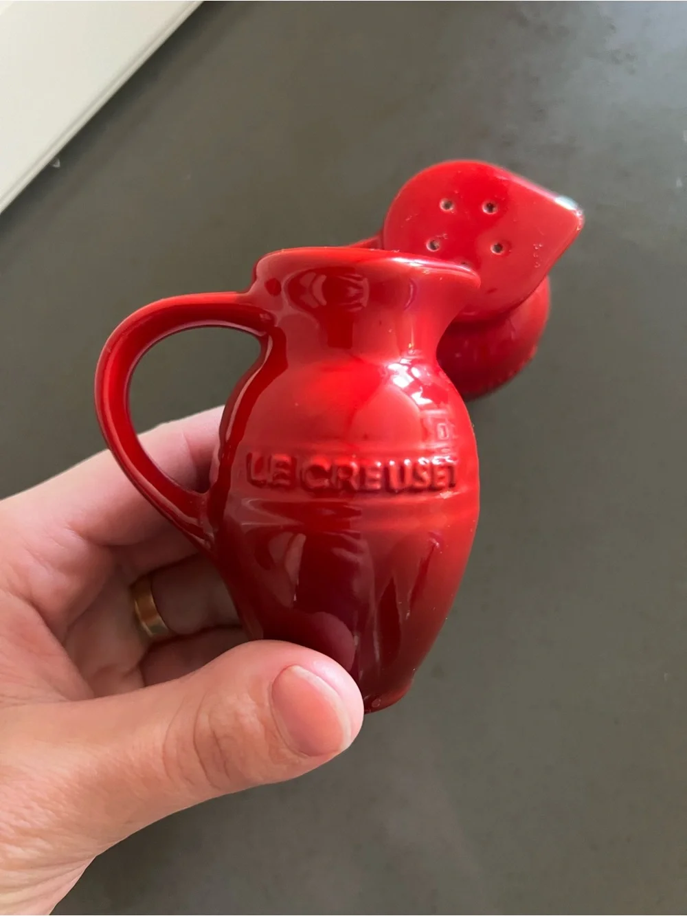 Le Creuset Salt & Pepper Shakers/Mills Set Stoneware Cerise Colorway Pitcher Jug